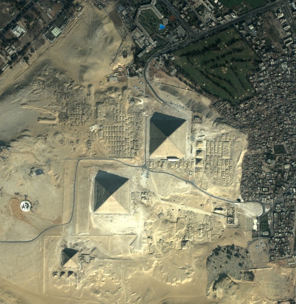 File:Quickbird-pyramids-egypt.jpg