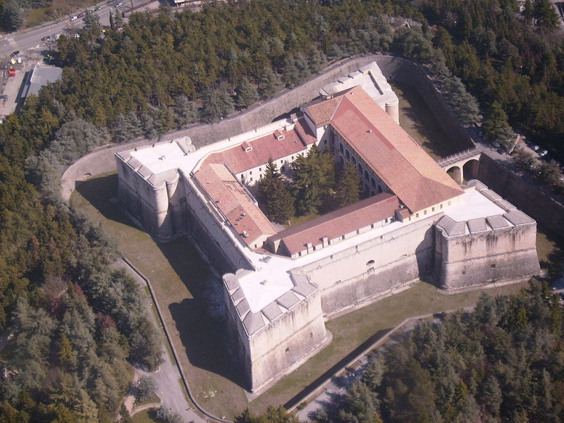 File:Castello 500.jpeg