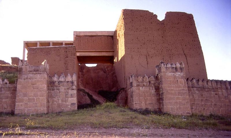 File:Nineveh Adad gate exterior entrance far2.jpg