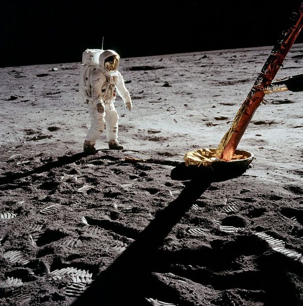 File:Aldrin near Module leg.jpg