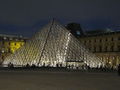 Louvre di notte.JPG