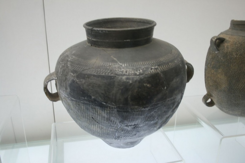 File:Xia Dynasty pottery jar.jpg