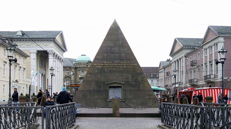 File:Karlsruher Pyramide.JPG