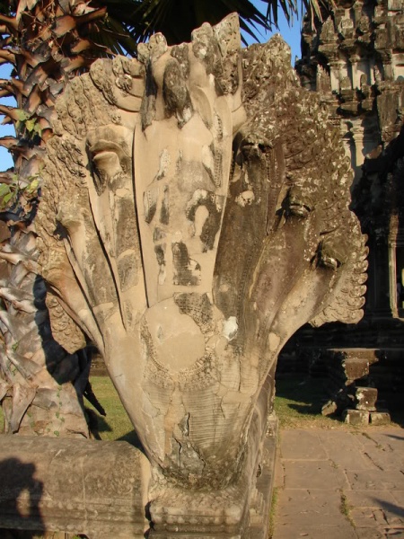 File:095-AngkorWat-Theheadoftheseven-hea.jpg